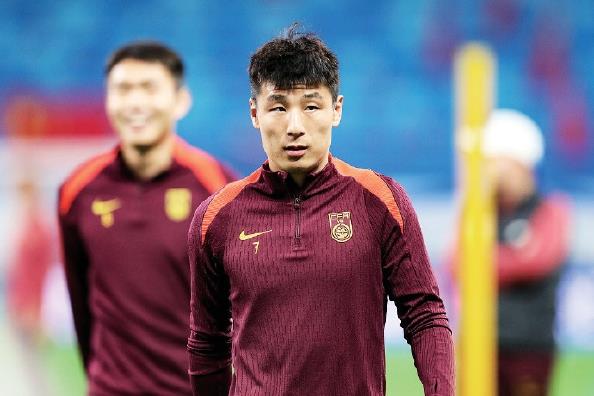 Dongti: Đội tuyển bóng đá quốc gia được trang bị thiết bị chống máy bay không người lái trong quá trình huấn luyện, và cả Wu Lei và Ivan đều không muốn từ bỏ dễ dàng