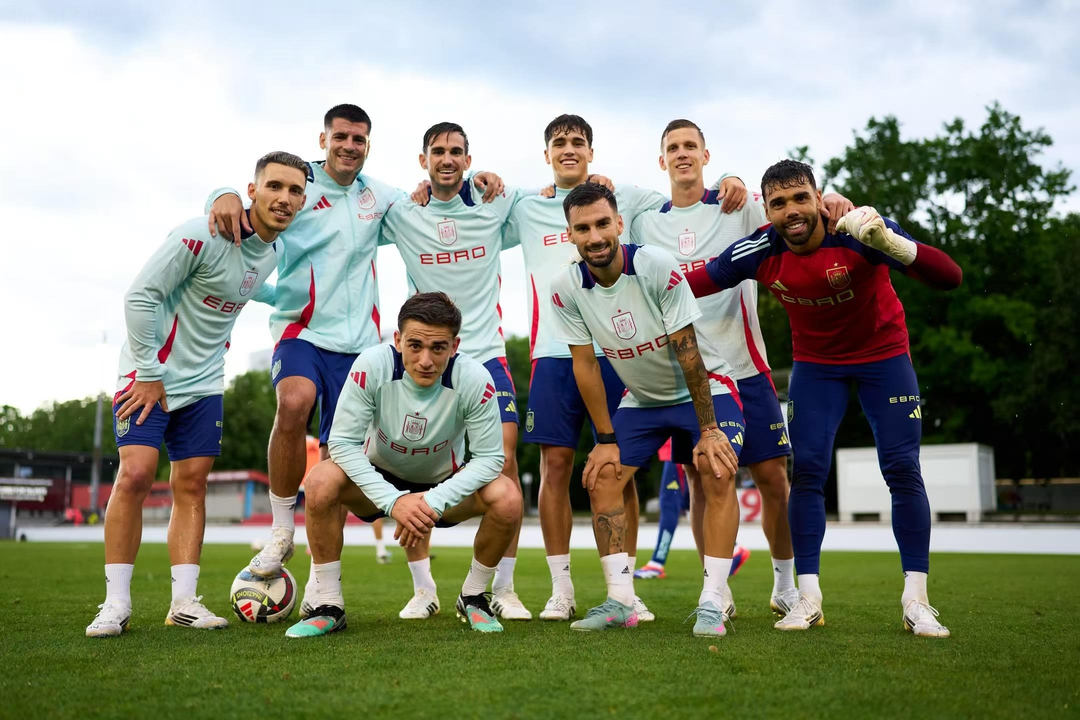 Hai "răng" đụng nhau! 2,3 tỷ đội bóng xa xỉ đụng độ, Ronaldo và Yamal dàn dựng trận chiến xuyên kỷ nguyên đầu tiên