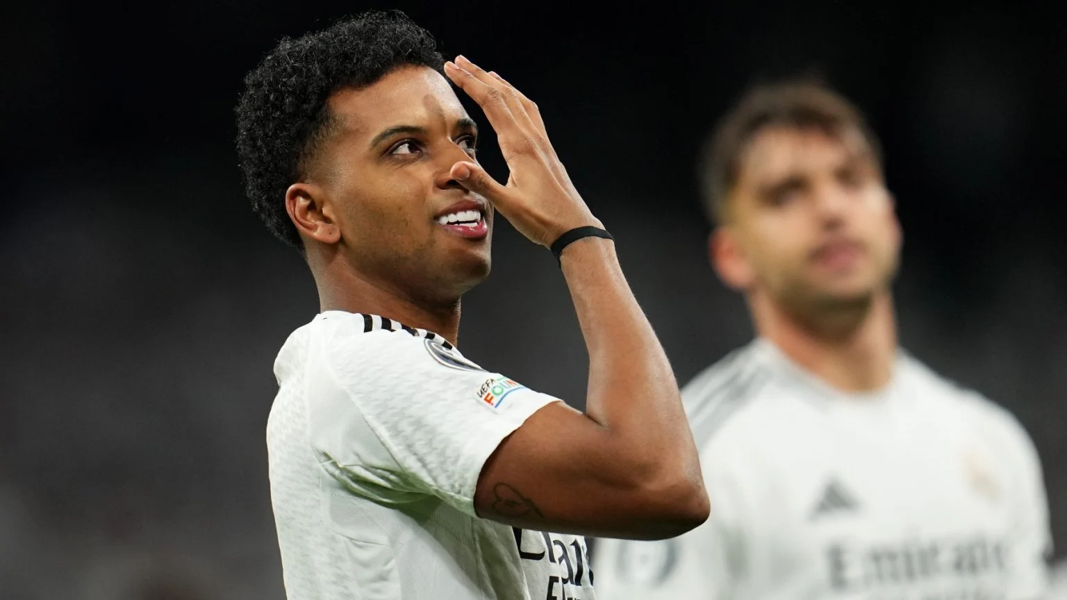Tin đồn chuyển nhượng hàng ngày: Real Madrid sắp ký hợp đồng với hậu vệ trái của Benfica, Bayer Leverkusen hoàn tất người kế nhiệm Wirtz