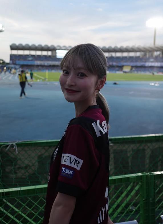 Tuyển chọn fan nữ xinh đẹp của J.League: mỗi người đều có nét đẹp riêng, hôm nay bạn là fan của đội nào?