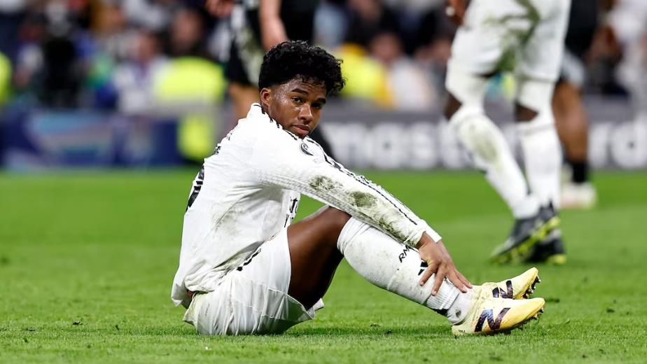 Truyền thông Tây Ban Nha: Enderrick rất có thể sẽ tiếp quản chiếc áo số 9 của Real Madrid, nhưng anh cần phải đảm bảo rằng mình sẽ ở lại đội trong mùa giải mới