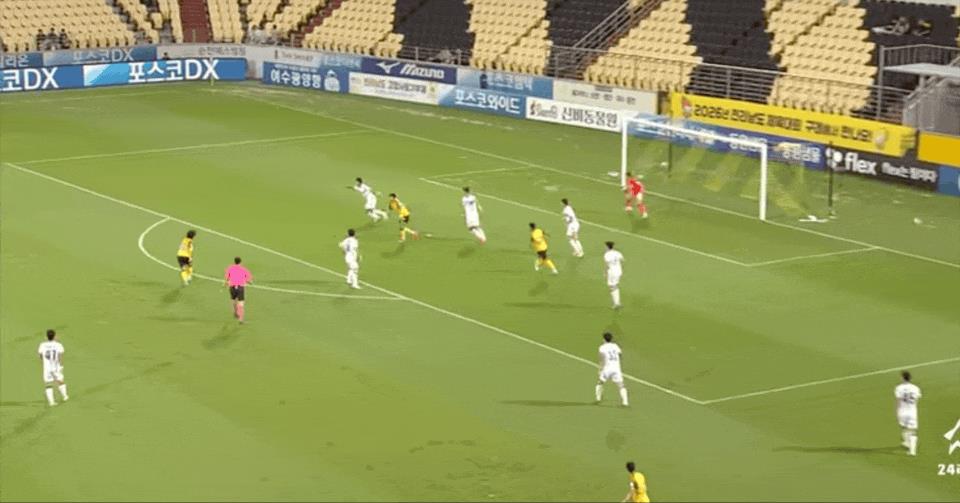 Ủy ban trọng tài Liên đoàn bóng đá Hàn Quốc: Bàn thắng của Jeonnam bị phán quyết sai do lỗi VAR, vạch việt vị bị kéo lệch hoàn toàn