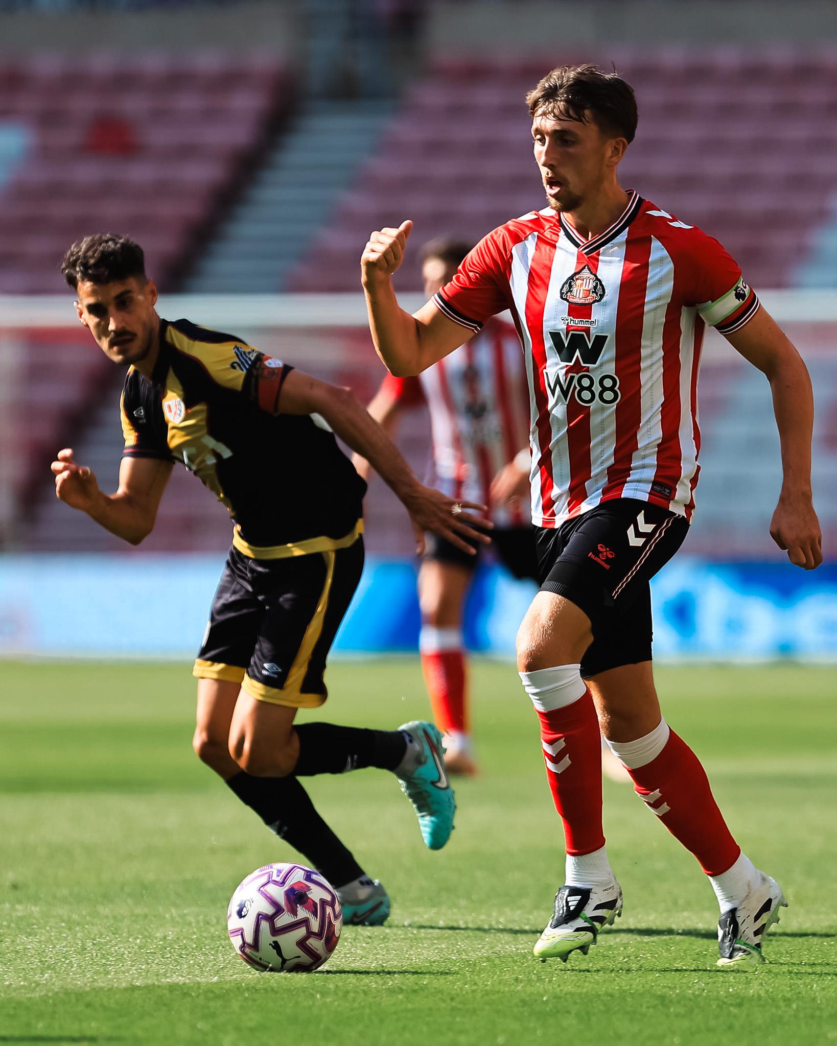 Bản tin Ngoại hạng Anh: Sunderland tăng cường đội hình cho trận đấu đầu tiên kể từ khi thăng hạng, trong khi West Ham United kiểm tra năng lực của đội bóng mới thăng hạng