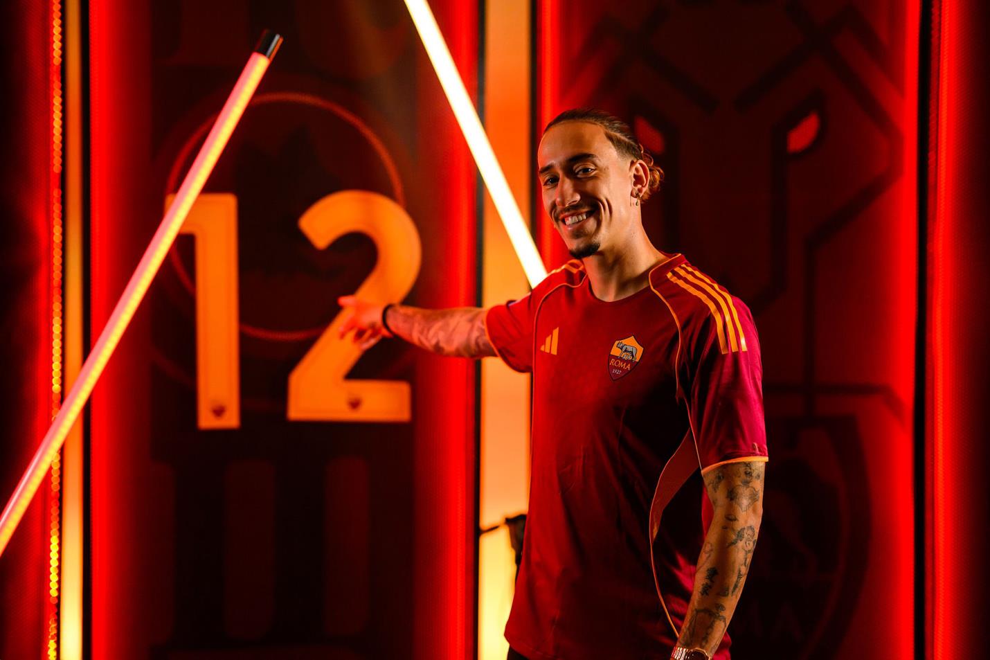Kostas Tsimikas: Người "nghiện sĩ" đáng mến của Liverpudlians