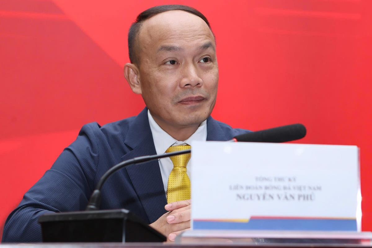 Tong thu ky VFF Nguyen Van Phu