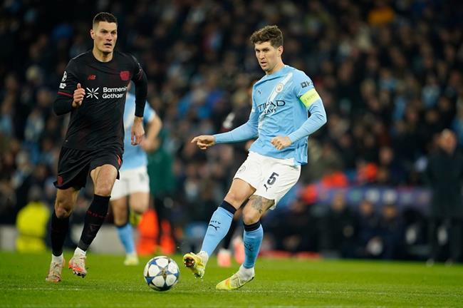 Pep Guardiola lo ngại Man City gặp khủng hoảng nơi hàng phòng ngự 1